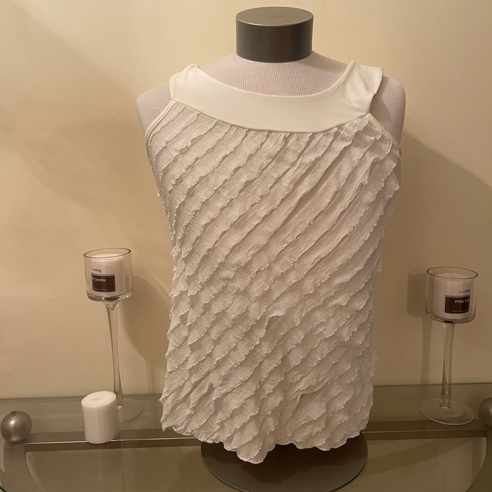 Women’s XL white ruffled tank